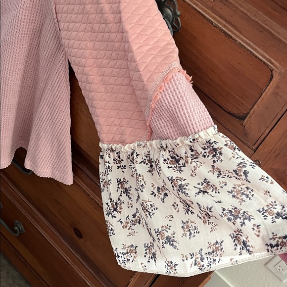 POL Quilted Pink And Cream Henley Blouse with Floral Accents Size Large NWOT - Picture 4 of 10